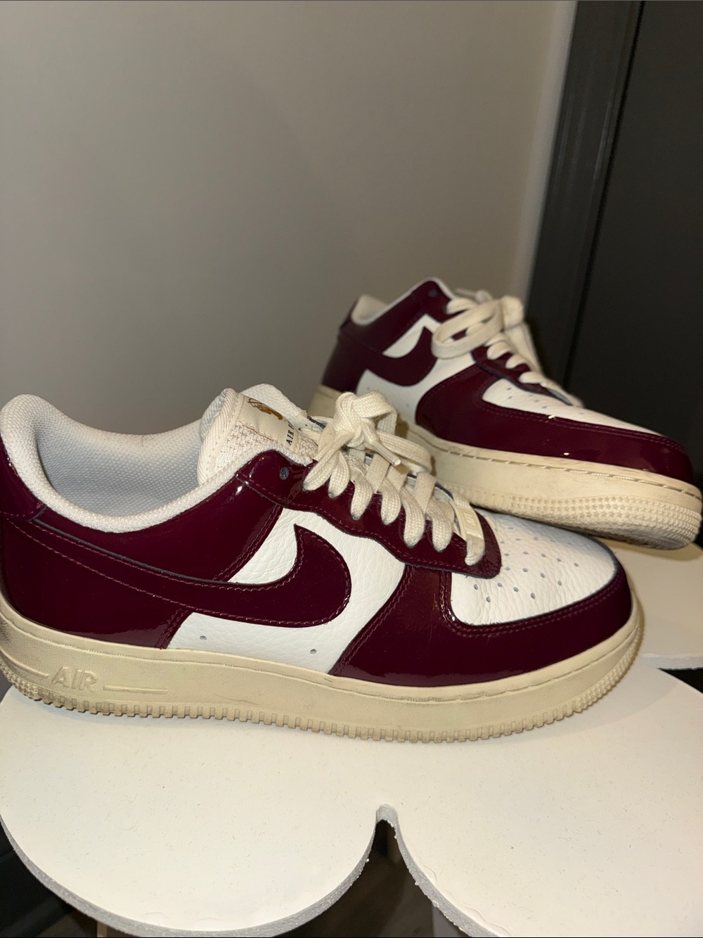 Vintage Nike Low-Top Sneakers - White and Burgundy